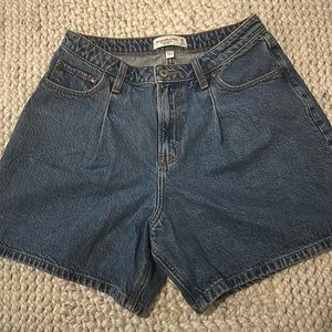 Abercrombie Loose Short High Rise Curvy Love 29/8 Medium wash.
